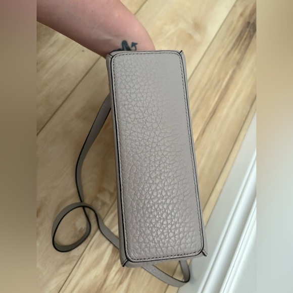 LIKE NEW- KATE SPADE - Carter Street Berrin Crossbody- In pebble leather - Picture 4 of 7